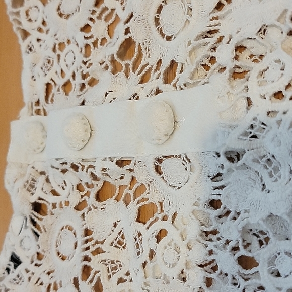 Forever 21 crochet lace long tank sz S w button back detail - Picture 4 of 4